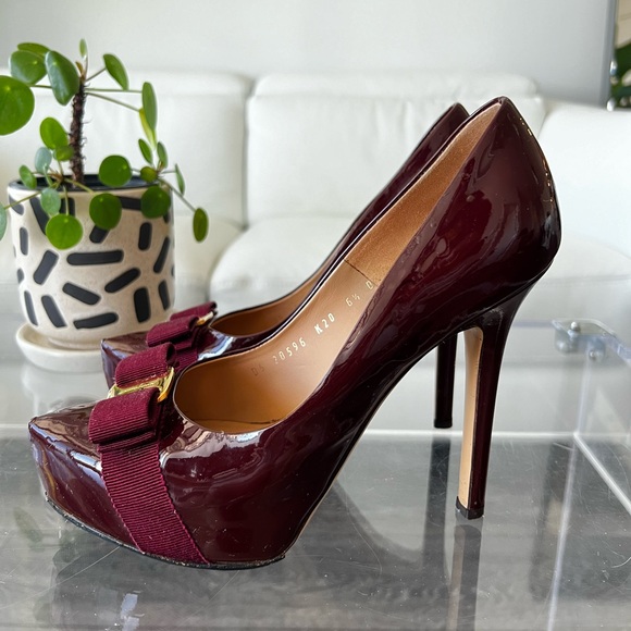Salvatore Ferragamo Patent Leather Vera Bow Pump Heels - Picture 5 of 9